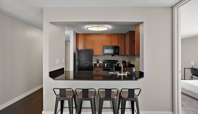 Downtown Skyview - 16th fl - Parking - Pool - Gym