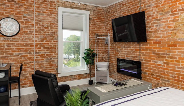 Downtown Studio great for a weekend getaway or longer work stay!