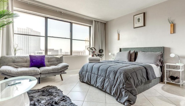Downtown Studio w/City Views in Jacksonville!
