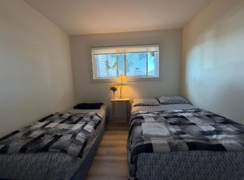 Downtown Vancouver Modern Apartment Room - Walk to BC Stadium, Skytrain- Free Parking
