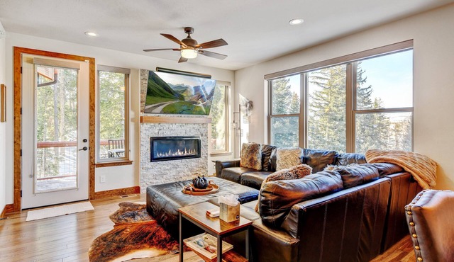 Downtown WP Chalet 47 I Great Views I Private Hot Tub I Bunk Room I Discounted Attractions
