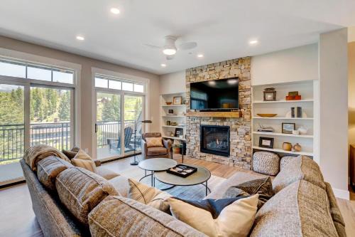 Downtown WP Loft 305 I Huge Hot Tub I Great Views I Activity Program
