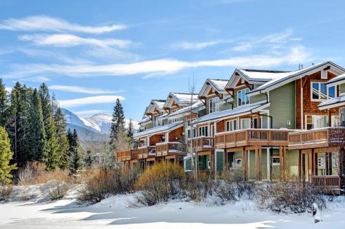 Downtown WP Pond Villa 524 I Private Hot Tub I Great Views I Activity Program