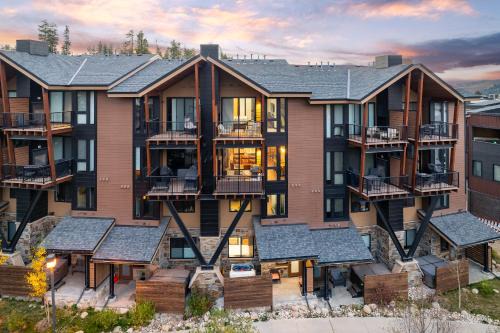 Downtown WP River Front Villa 242 I Private Hot Tub I Great Views I Activity Program