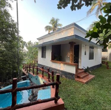 Dragster Pool Villa