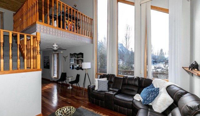 Dream 4-Br 4-Ba Chalet | Private Hot Tub | 2 min to Jasper National Park Gates