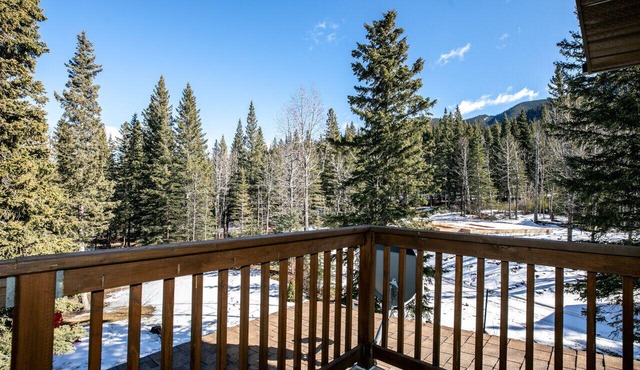 Dream 4-Br 4-Ba | Private Pool & Hot Tub | 2-min DRIVE to Jasper National Park