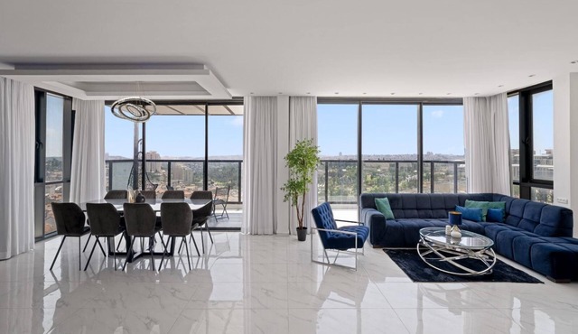 Dream 5BR Extravagant Penthouse by the Shuk-Private Parking