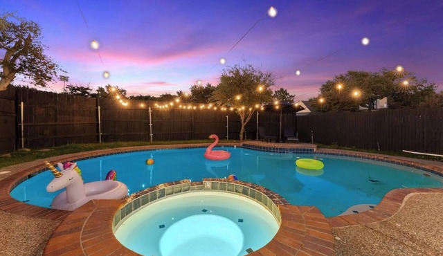 Dream GetAway/Pool + Hot Tub + Game Room
