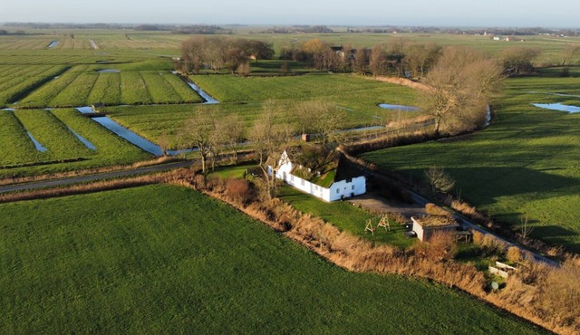 Dream house under thatch with fireplace, sauna, wellness room and lots of space