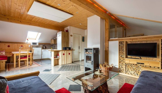 Dream location at 1600m Apartment Rubin on the upper floor of Chalet Magda-Lena