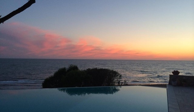 Dream location- Modern villa with pool by the sea, just a stone's throw from Rome.