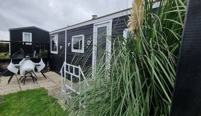 Dream location with a view of the Wadden Sea (50 m away), beach (400 m away), Mobile Home TinyHouse