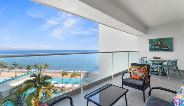 Dream Terrace: Frontal Ocean View and Sunsets