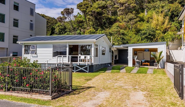 Dream View Waterfront - Paihia Holiday Home
