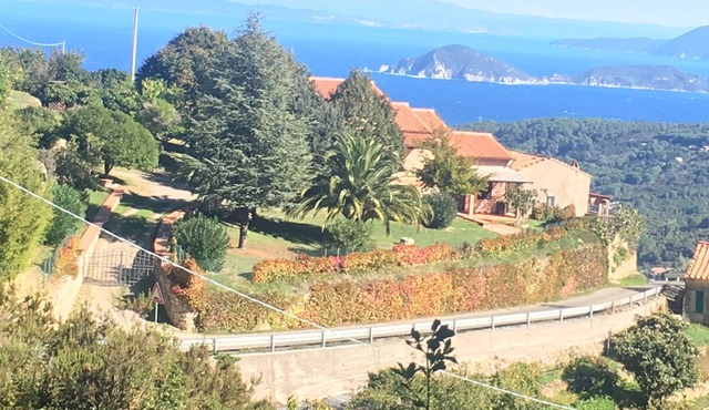 Dream villa between mountains and sea