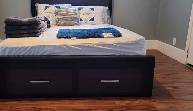 Dreamy 4/ free WiFi and parking minutes away from everything