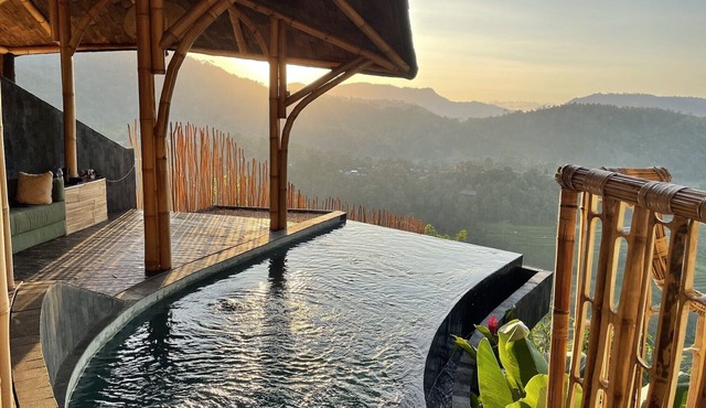 Dreamy Cliffside Bamboo Villa with Pool and View