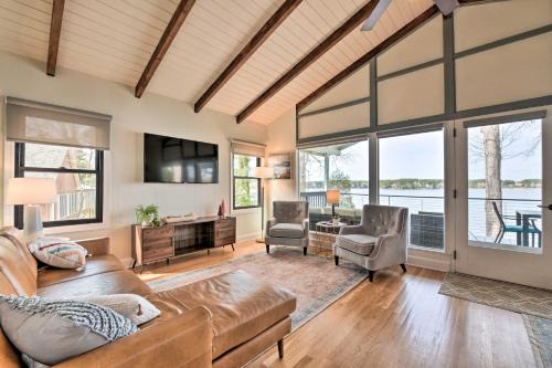 Dreamy Lake Norman Cottage w/Panoramic Lake Views