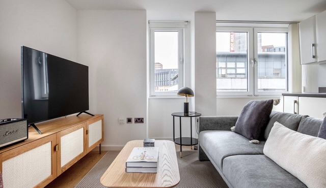 Dreamy Old Street 2BR, nr Gardens, Tube & Shoreditch, by Blueground