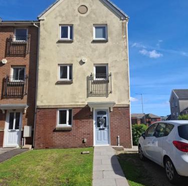 Driftmark Beachfront location Aberavon Beach Large Driveway parking 4 bed luxury contractor booking private site fibre optic wi fi