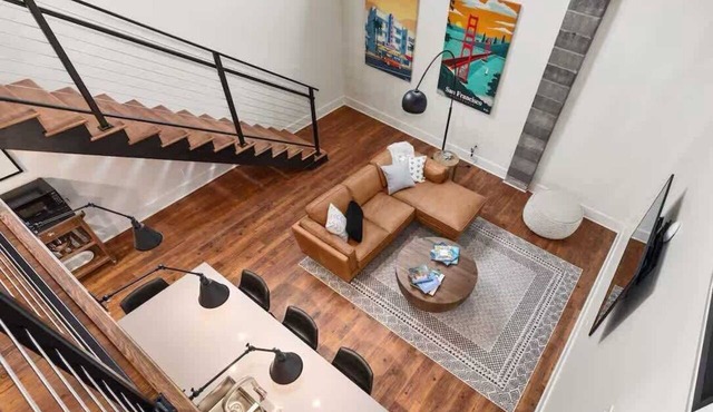 Drumlin Suite - Downtown Luxe Historic Roots & Private Parking