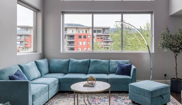 DT modern loft | 1 block to beach | MIN 90-day stays
