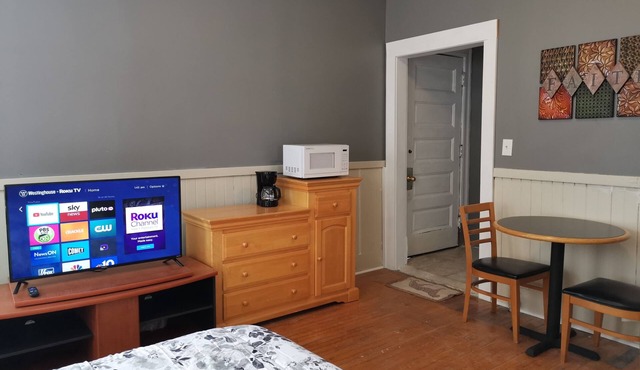 DTWN Studio, separated entrance, walk to WPI, Palladium, DCU, free parking