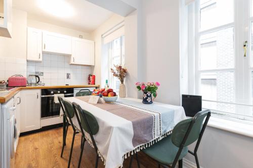 Dublin Central Spacious 3BR Apt in Temple Bar