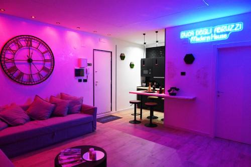 DUCA DEGLI ABRUZZI Modern House LUXURY RELAX - VICINO AEROPORTO SALENTO - CHECK IN H24 with private Parking
