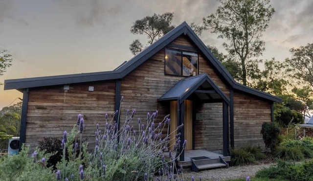 Duck'n Hill Barn (& EV charge station!)