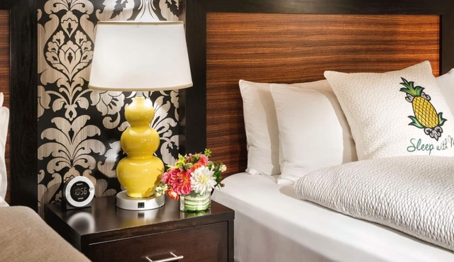 Duet Two Queen, The Maxwell: Pet-Friendly, Pool, Near Pike Place Market, 2 Units