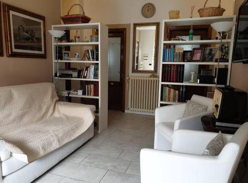 DUETERRE Room & Host