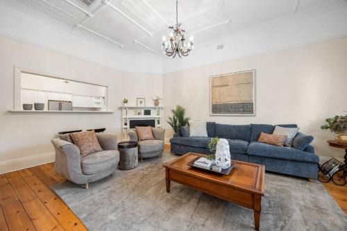 'Dulwich Charm' Leafy CBD-fringe Sophistication