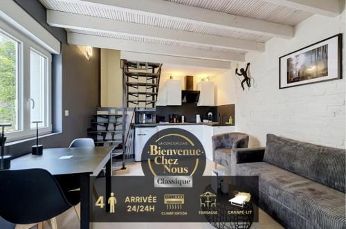 Duplex Climatisé avec Terrasse & Parking Gratuit A