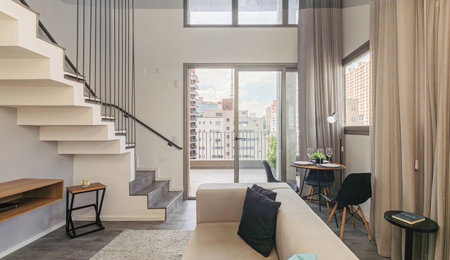 Duplex com piscina e academia
