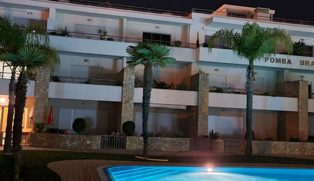 Duplex com Vista Piscina Barbeque Garagem 5 Minutos da Praia