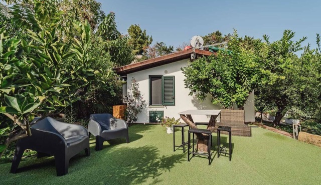 Duplex House detached cottage with whirlpool surrounded by citrus trees