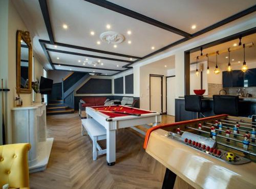 Duplex Jeanne d'Arc Billard Baby en option Escape Game Logements Insolites