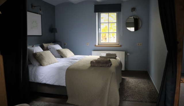 Duplex perfectly located between Brussels airport and Leuven with private parking