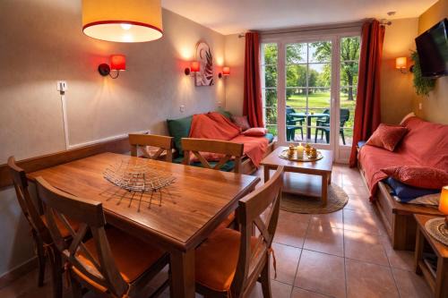 Duplex pour 2-4 personnes à Monflanquin - Piscine - Terrasse - Parking - Campagne - Lot-et-Garonne - draps inclus