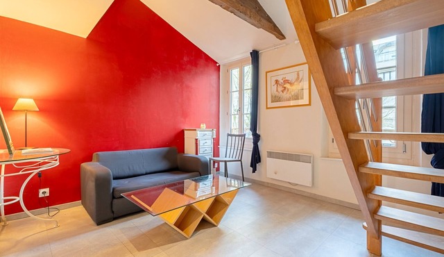 Duplex Studio Apartment 'Cosy Hyper Centre Rennes' with Shared Garden and Wi-Fi