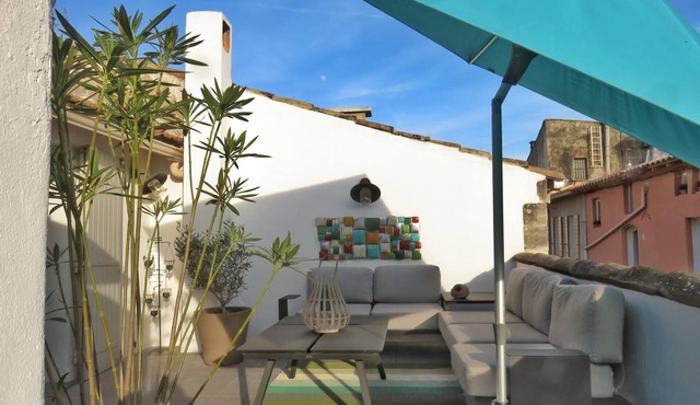 Duplex village center with large south-facing roof terrace (*)