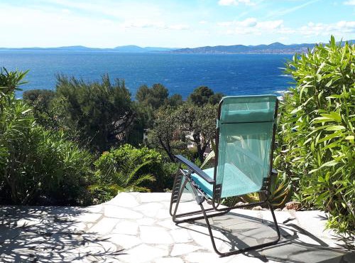 Duplex, vue panoramique sur la Méditerranée, piscine, garage