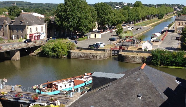 Duplex with panoramic views of canal barges