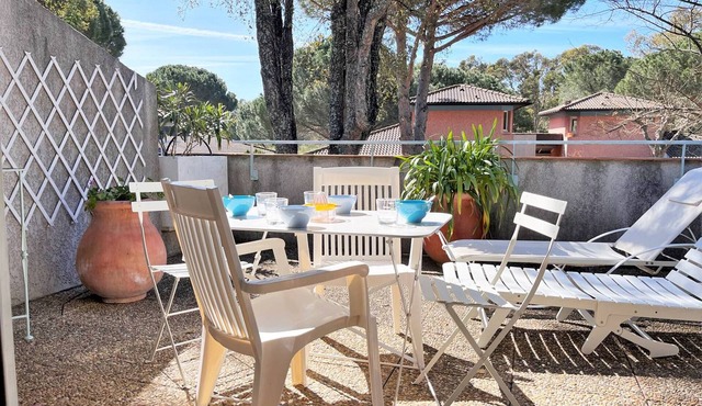 Duplex with Pool, Terrace, Parking – Sleeps 6, Le Lavandou