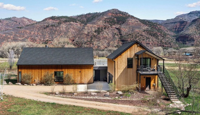 Durango Compound | Sleeps 10 | River + Hot Springs