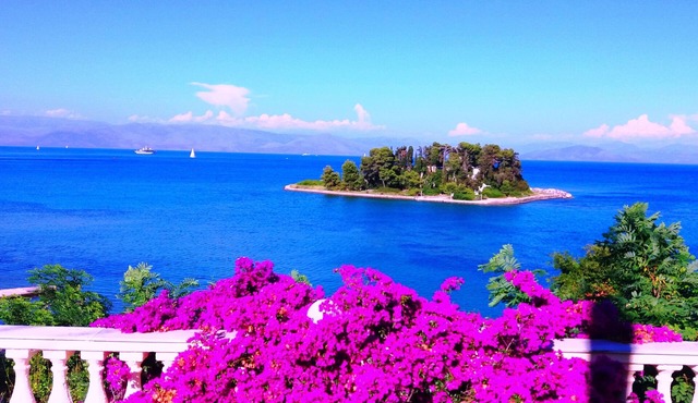 Durrell Corfu Strawberry-pink Villa