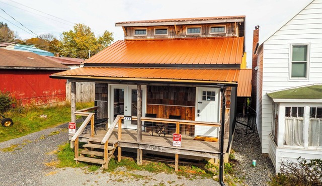 DV166-Cozy Bungalow! Pets Ok, Breweries!