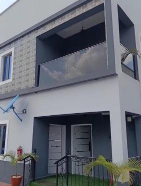 Dwellux Apartment